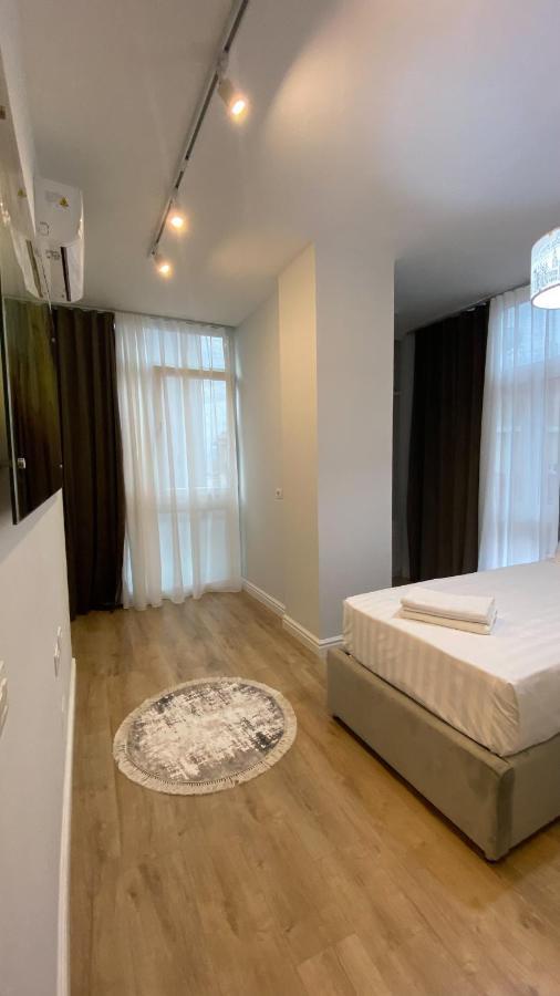 Centrally Located Glamorous Bright Apt Near Bazaar ティラナ エクステリア 写真